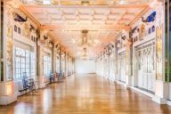 Un espace élégant et modulable, idéal pour vos instants de partage ou de réception en petit comité. | © Salon Des Miroirs
